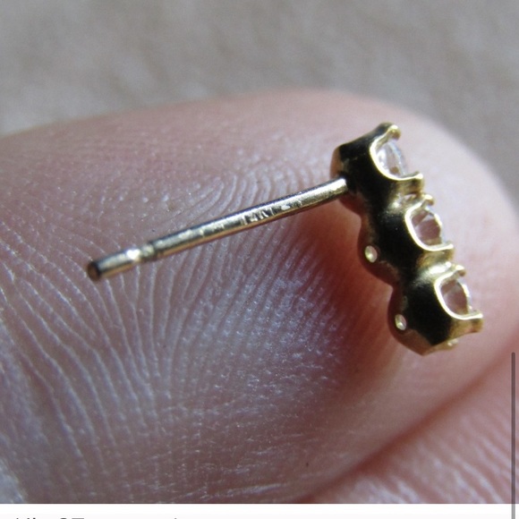 14K gold pair 3 stone tier vertical zirconia stud earrings - Picture 5 of 7